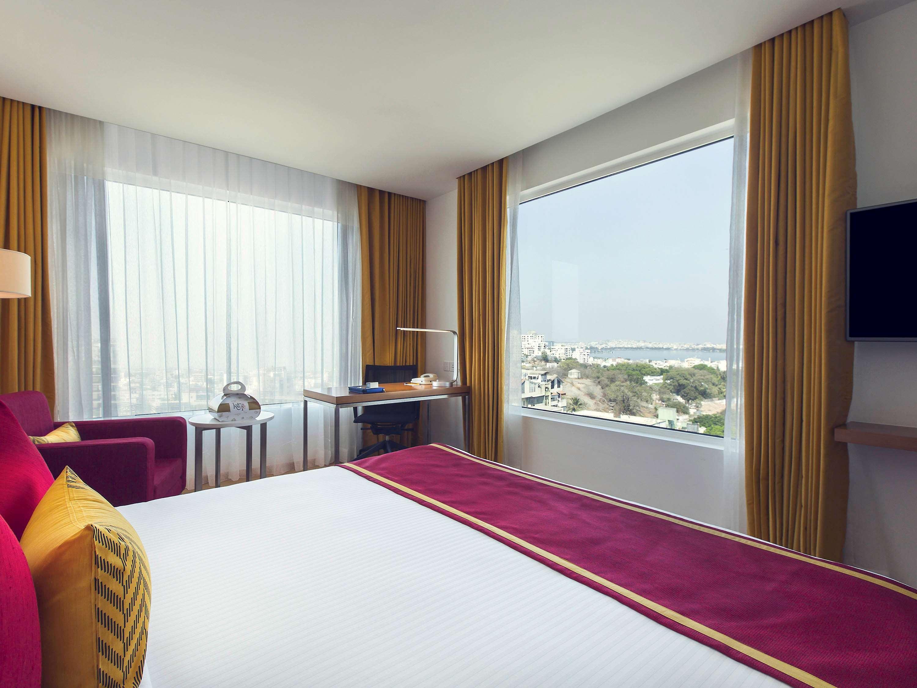 Mercure Hyderabad Kcp Banjara Hills, An Accor Hotel Luaran gambar A room at the hotel