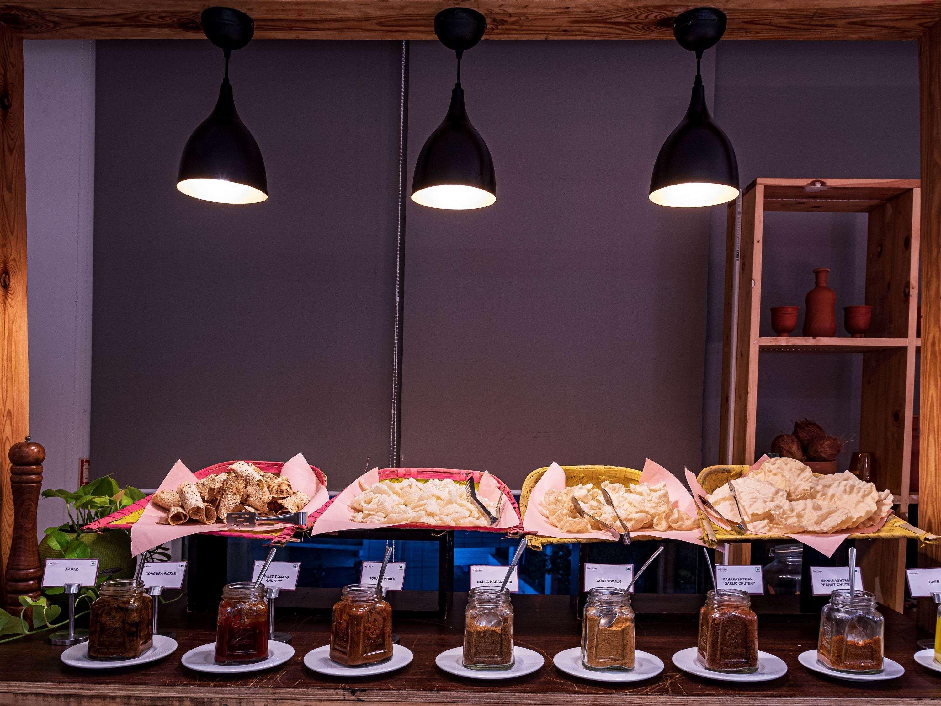 Mercure Hyderabad Kcp Banjara Hills, An Accor Hotel Luaran gambar A selection of Thai desserts