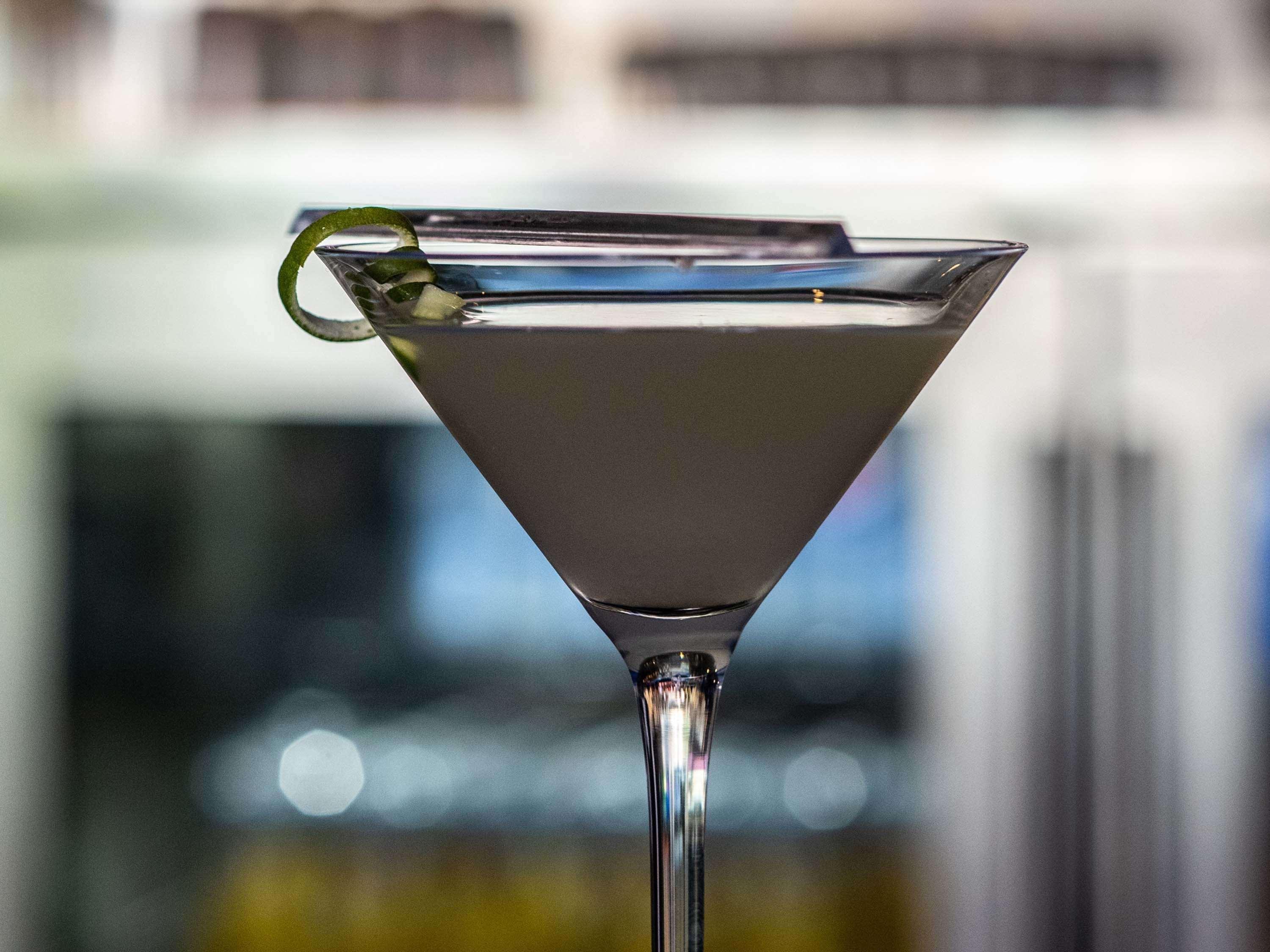 Mercure Hyderabad Kcp Banjara Hills, An Accor Hotel Luaran gambar A Vesper cocktail