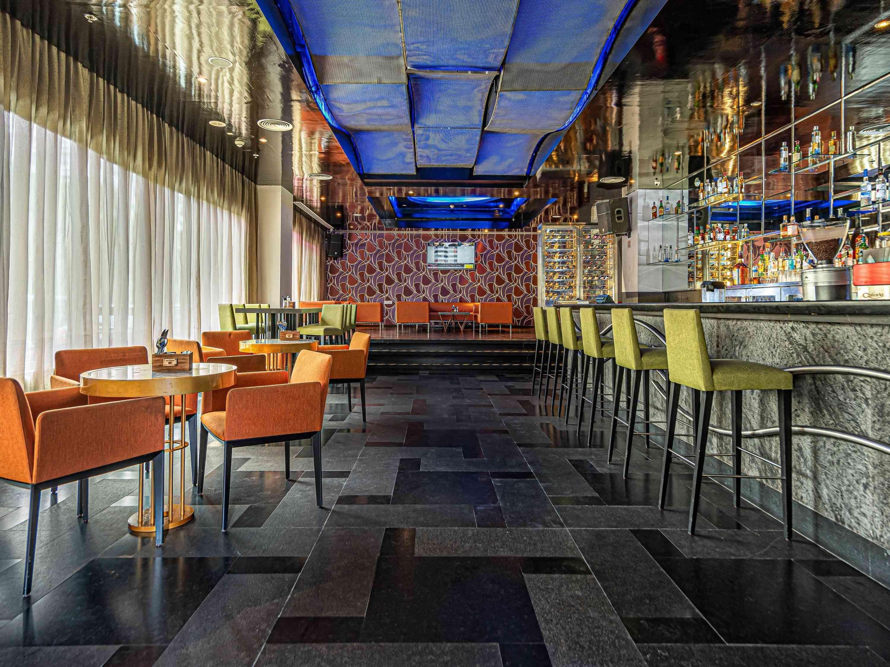 Mercure Hyderabad Kcp Banjara Hills, An Accor Hotel Luaran gambar The bar at the 101 bar