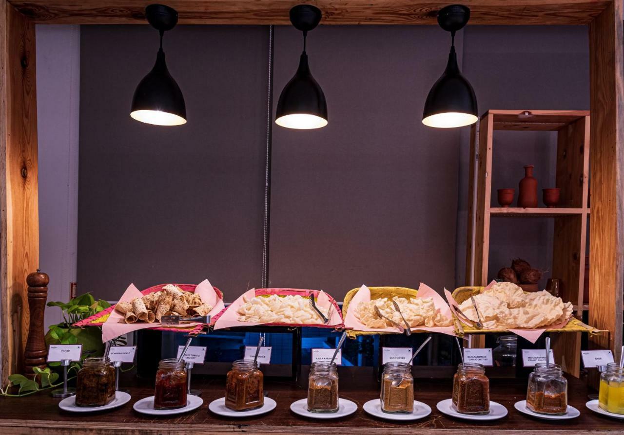 Mercure Hyderabad Kcp Banjara Hills, An Accor Hotel Luaran gambar A selection of Thai desserts